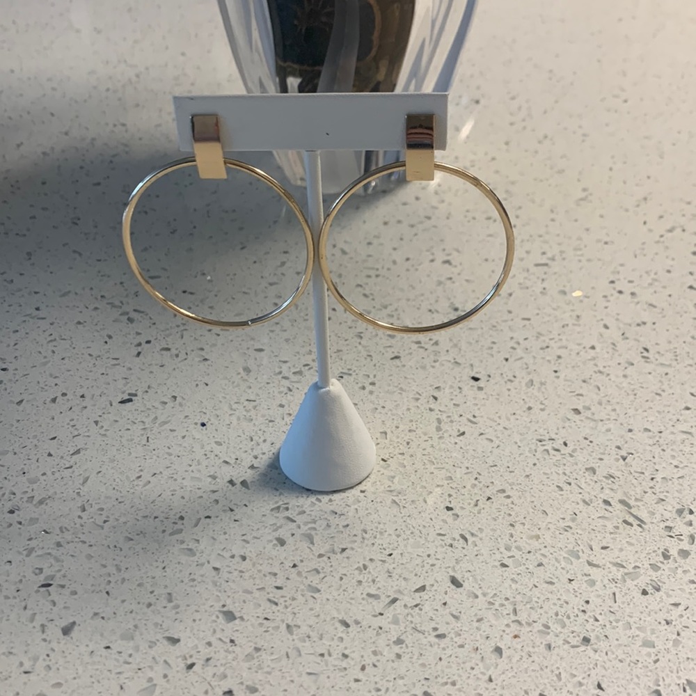 NWT Beautiful Geometric Gold Tone Hoops - Picture 1 of 4